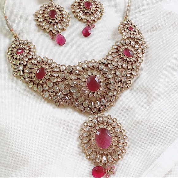 Stunning Lehenga, Jewelry & Accessories - Picture 14 of 15